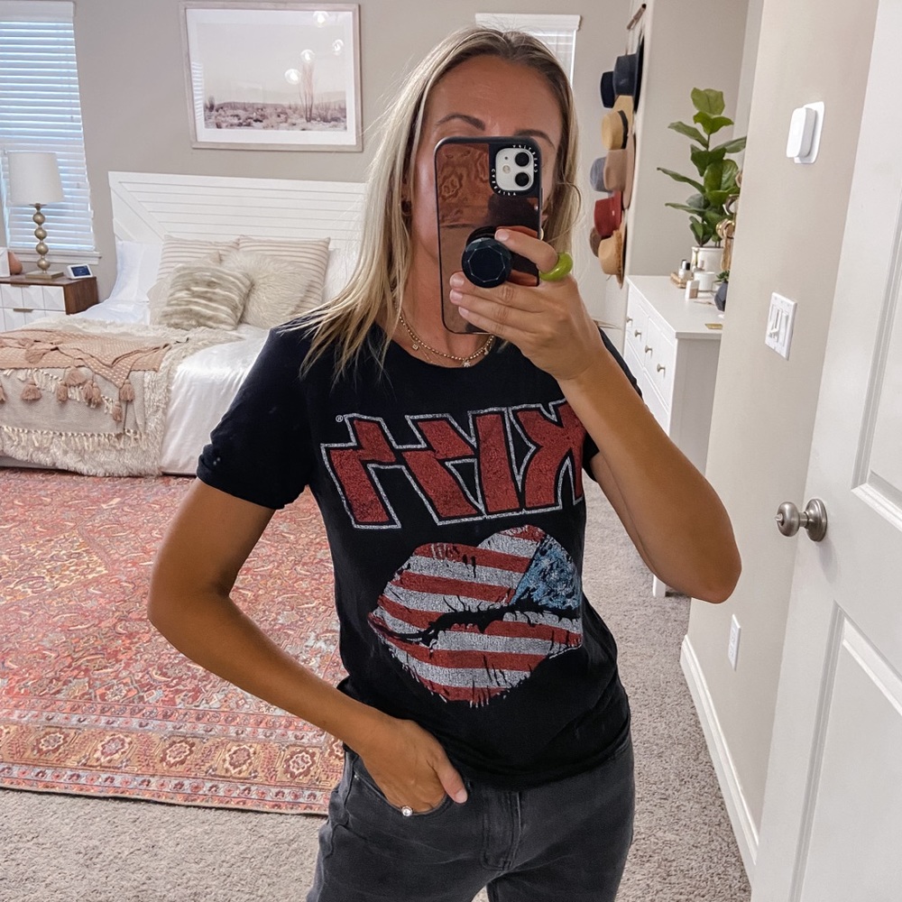 Kiss graphic tee size xs